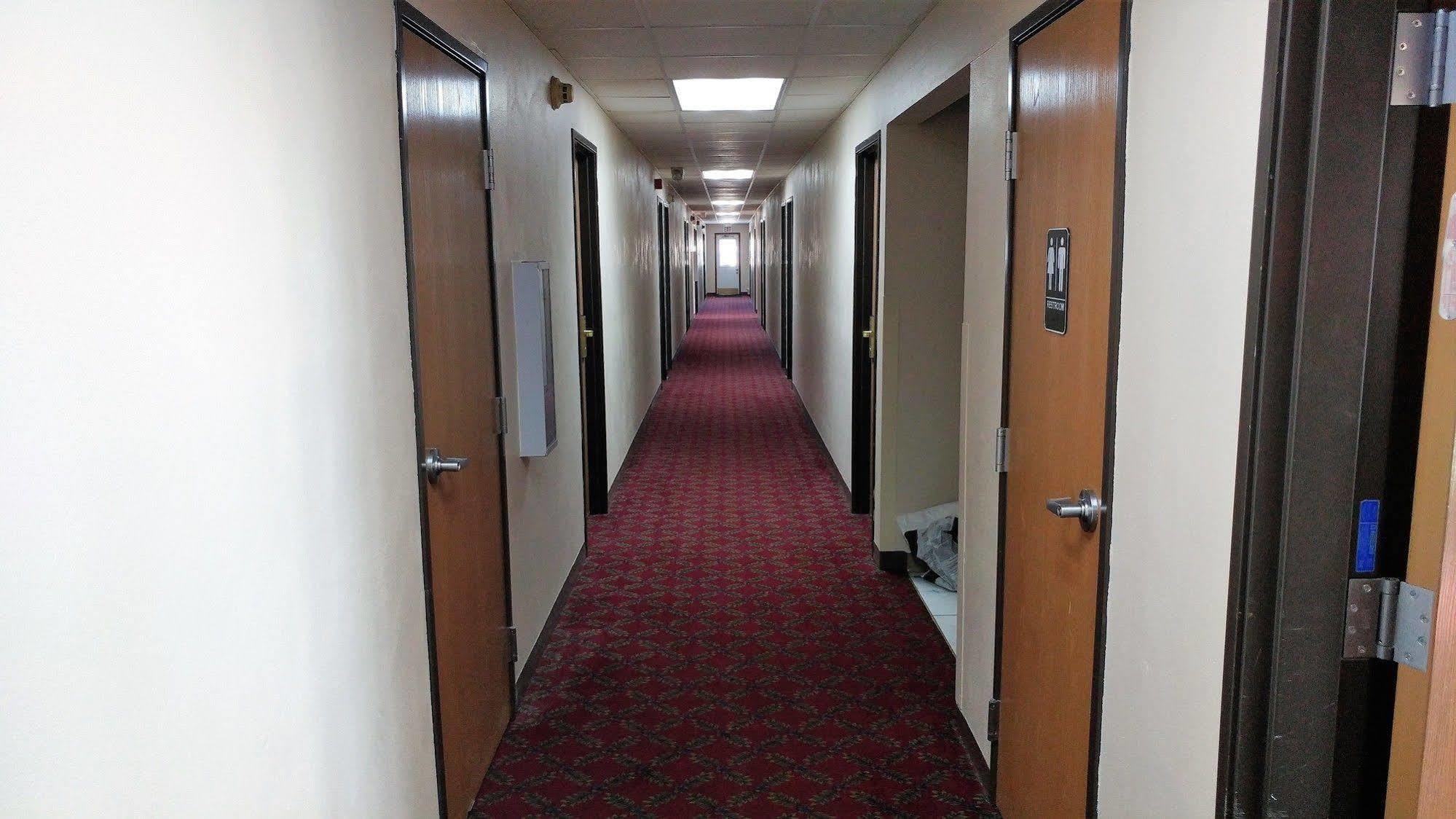 Red Carpet Inn - Windom Bagian luar foto